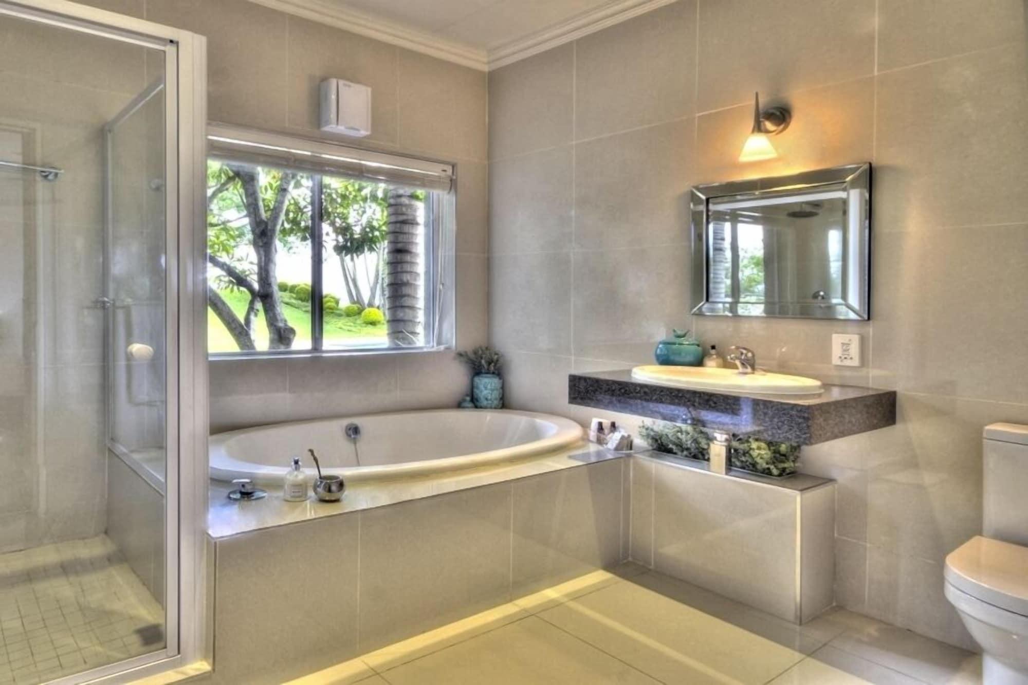 Loerie'S Call Guesthouse Mbombela Bagian luar foto