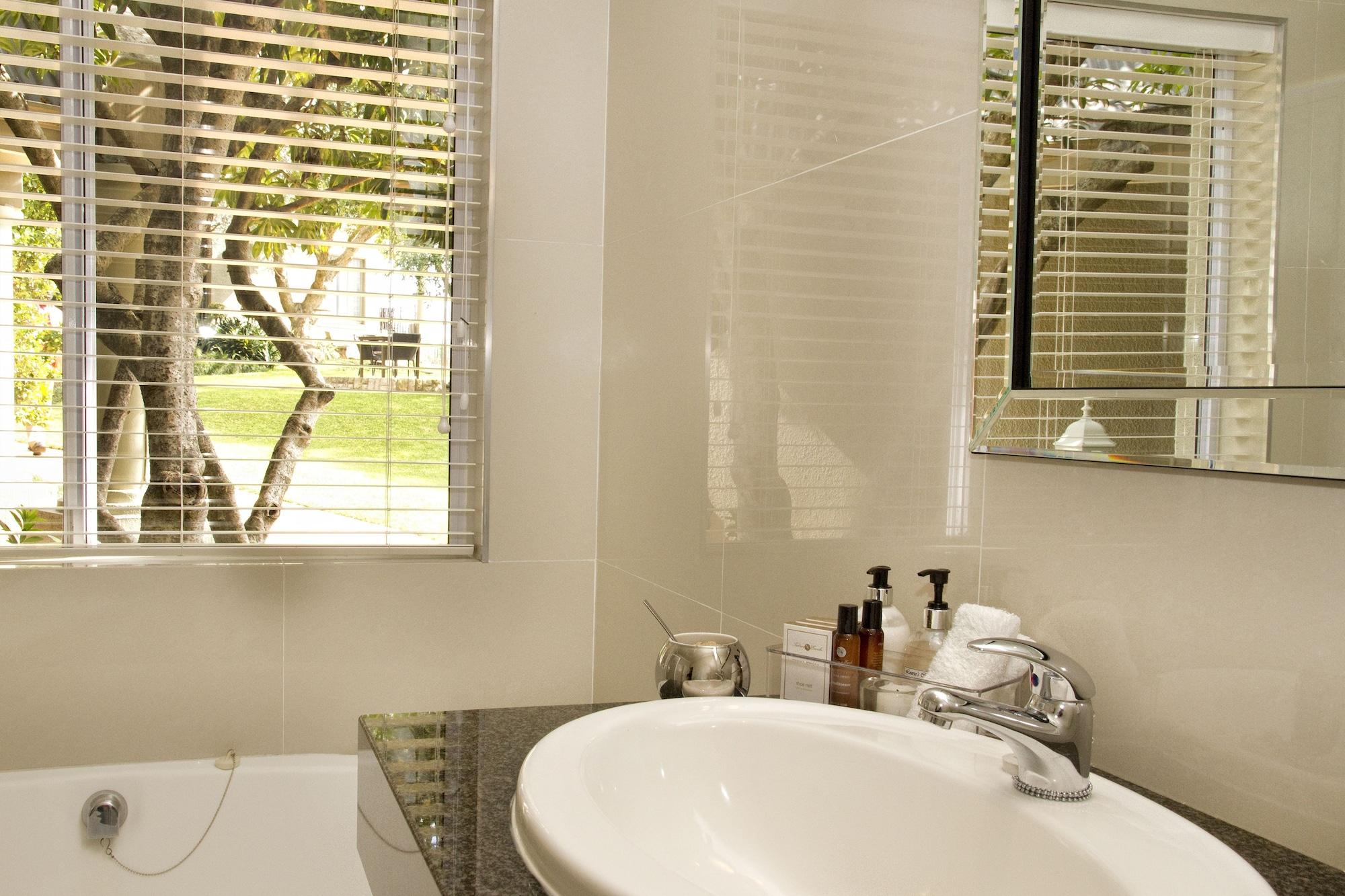 Loerie'S Call Guesthouse Mbombela Bagian luar foto