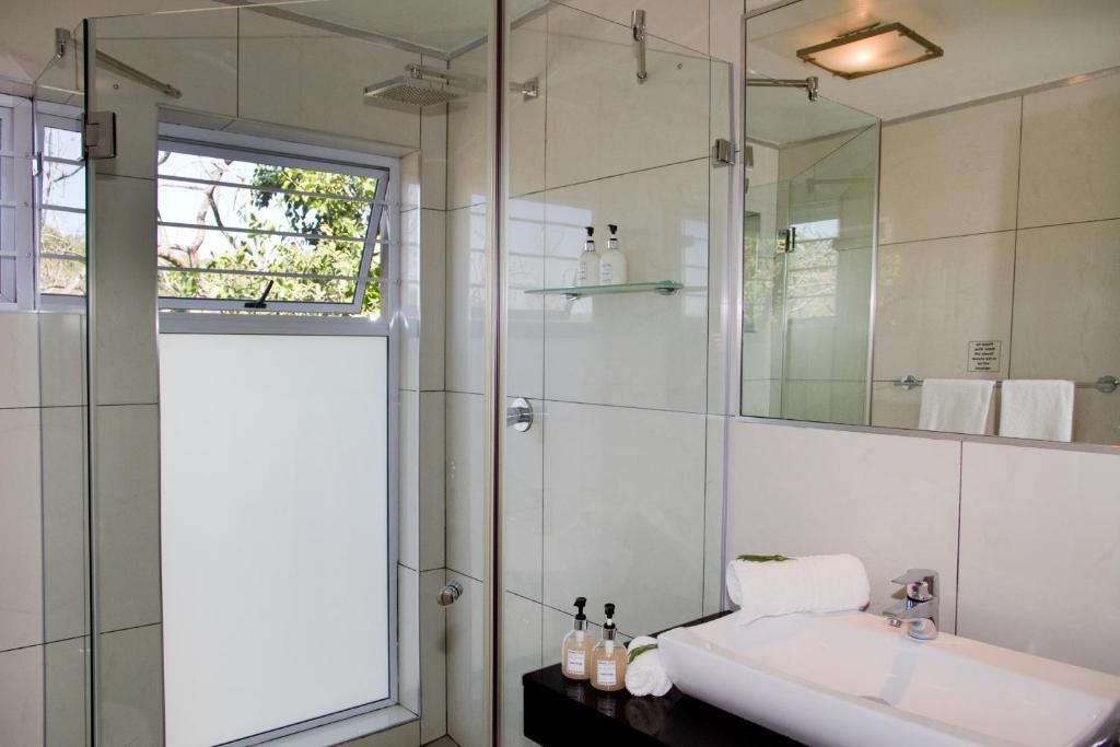 Loerie'S Call Guesthouse Mbombela Ruang foto